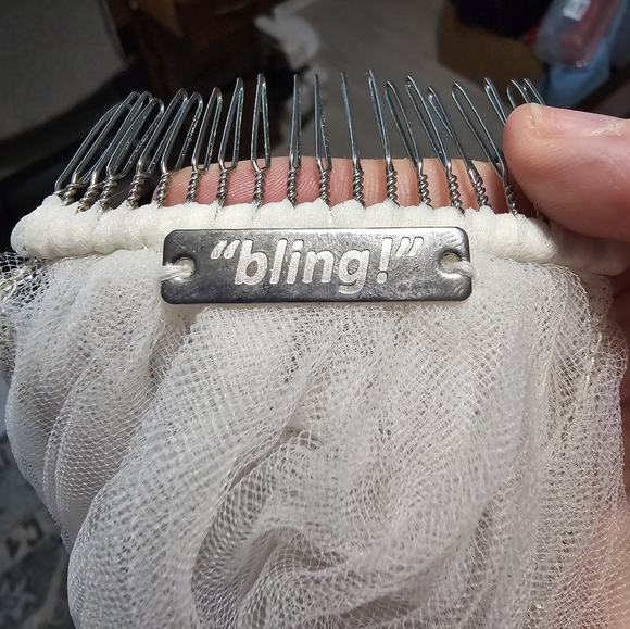 Bling Embellished Fingertip Bridal Veil - Picture 2 of 8